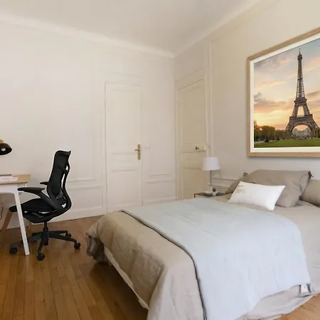 Montaigne Champs Elysee Apartment